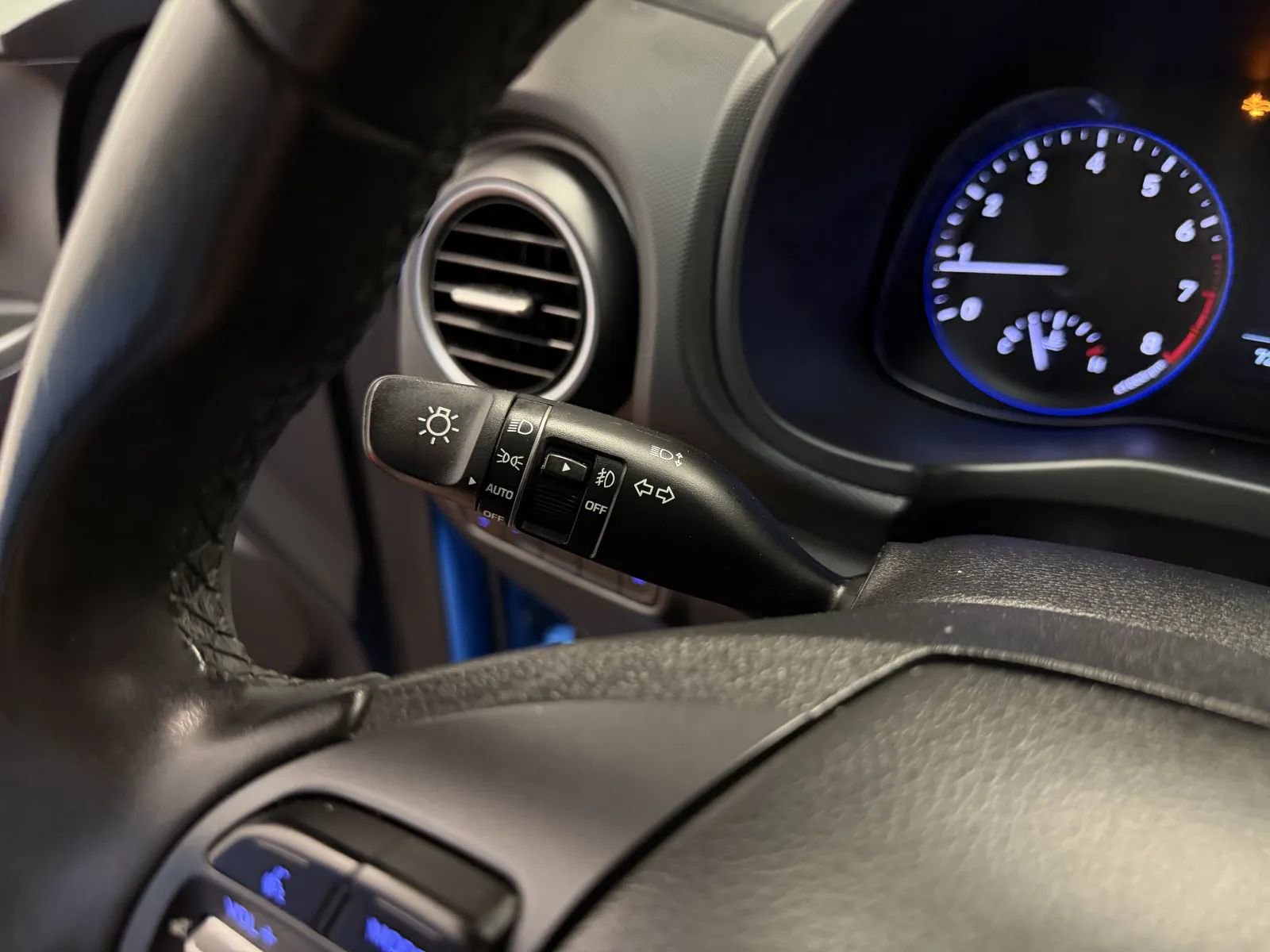 Used 2018 Hyundai Kona SEL w/ SEL Tech Package 02 FWD image 23