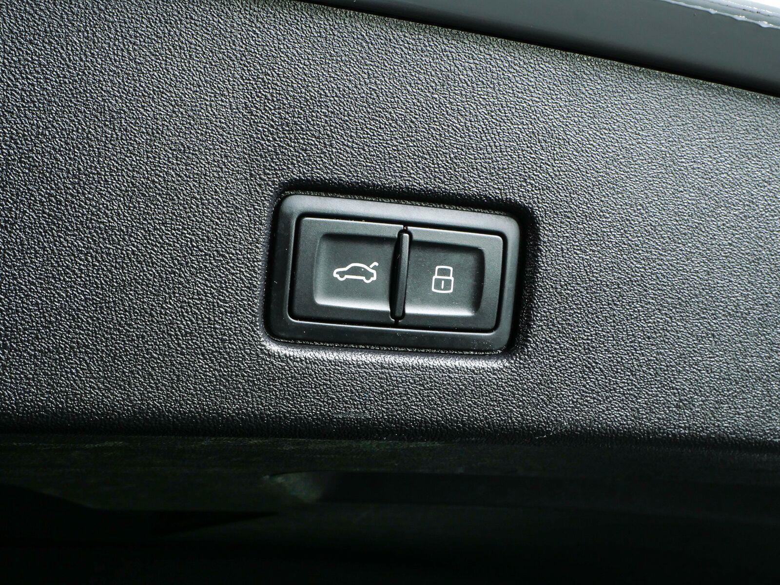 Used 2023 Audi Q4 e-tron Prestige AWD/4WD image 34
