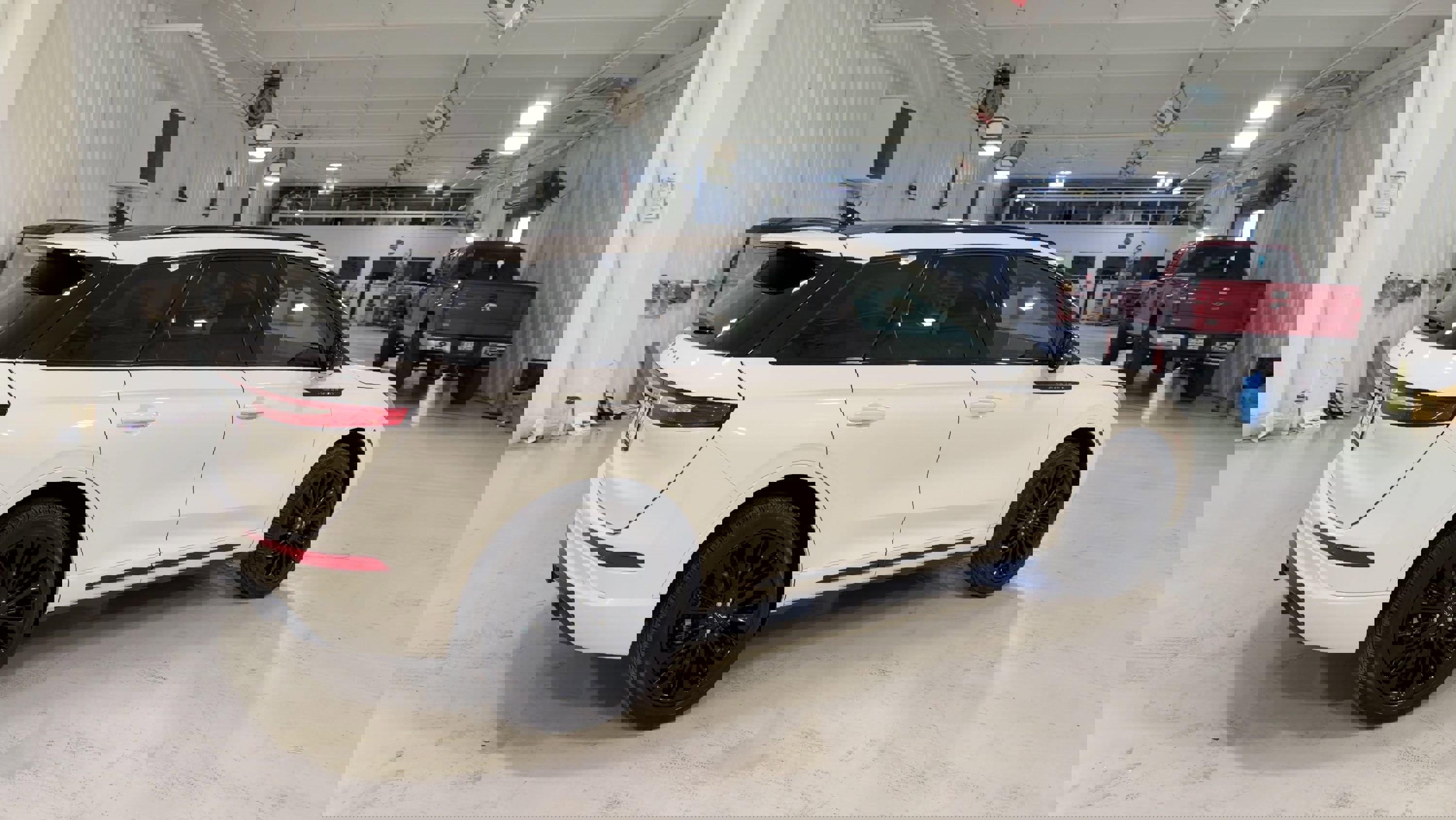 Used 2025 Lincoln Corsair Reserve w/ Equipment Group 202A image 9