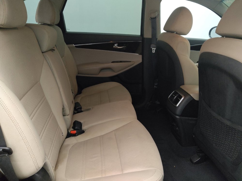 Used 2020 Kia Sorento S image 19