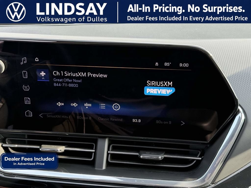 Used 2025 Chevrolet Trax RS w/ Sunroof Package FWD image 17