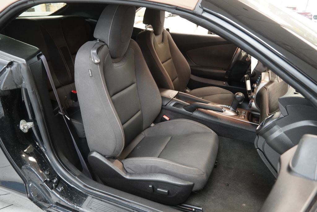 Used 2015 Chevrolet Camaro LT RWD image 17