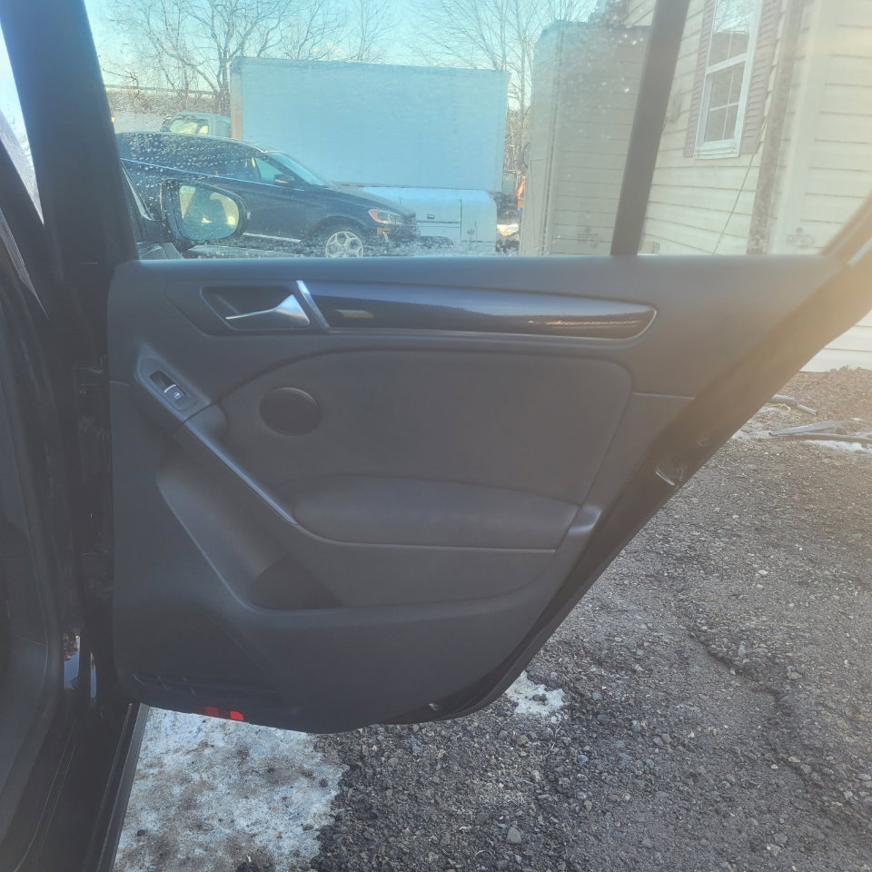 Used 2013 Volkswagen Golf 4-Door image 25