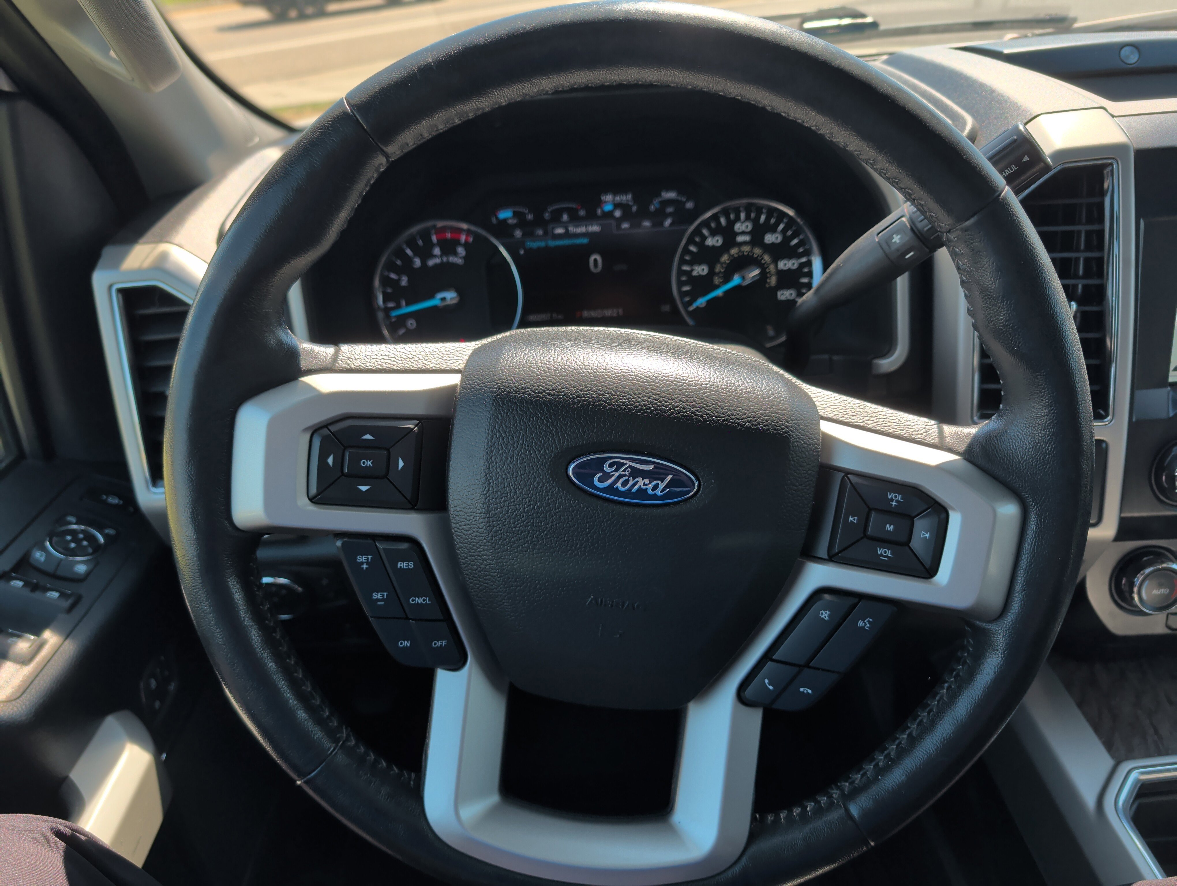 Used 2019 Ford F350 Lariat w/ Lariat Ultimate Package image 40