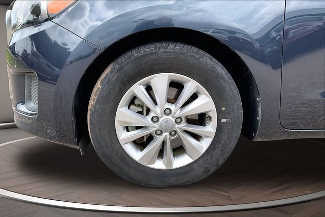 Used 2017 Kia Sedona LX w/ LX Essentials Premium Package FWD image 9