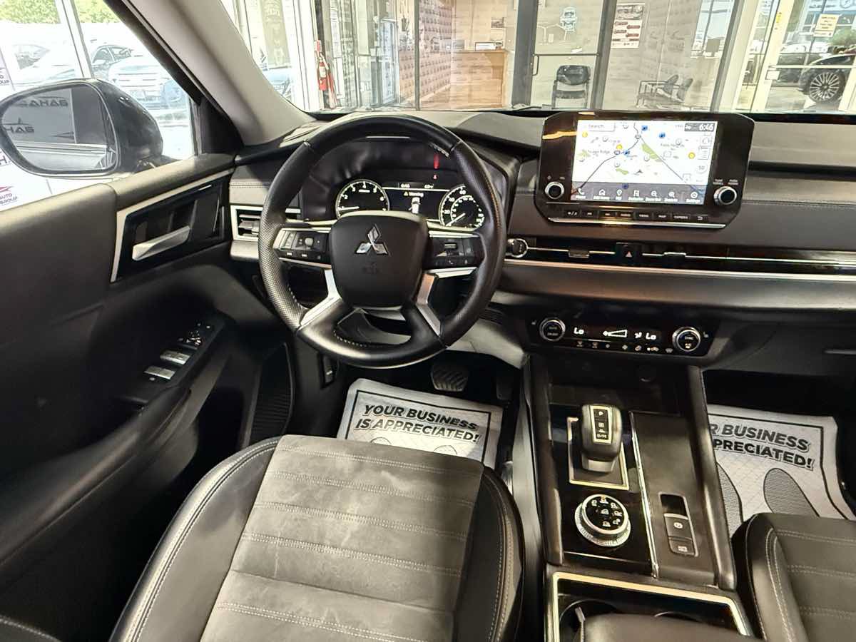 Used 2024 Mitsubishi Outlander AWD image 26