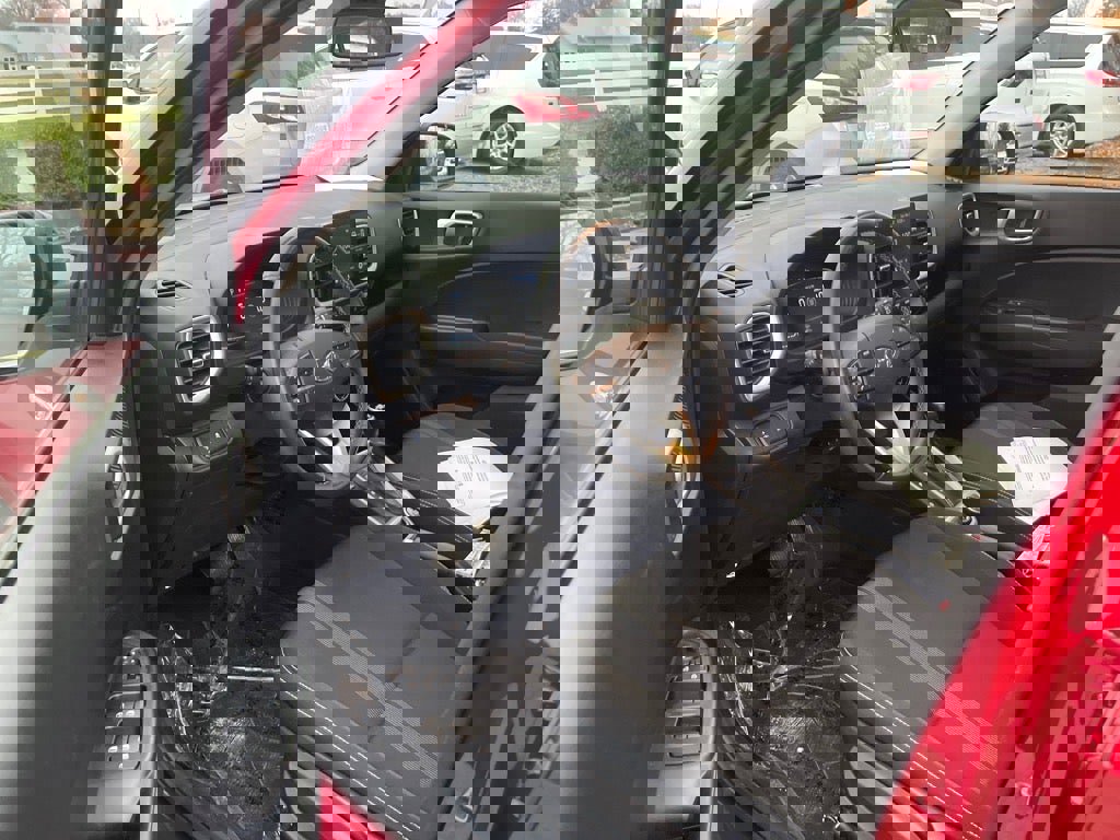 Used 2024 Hyundai Venue SEL image 7