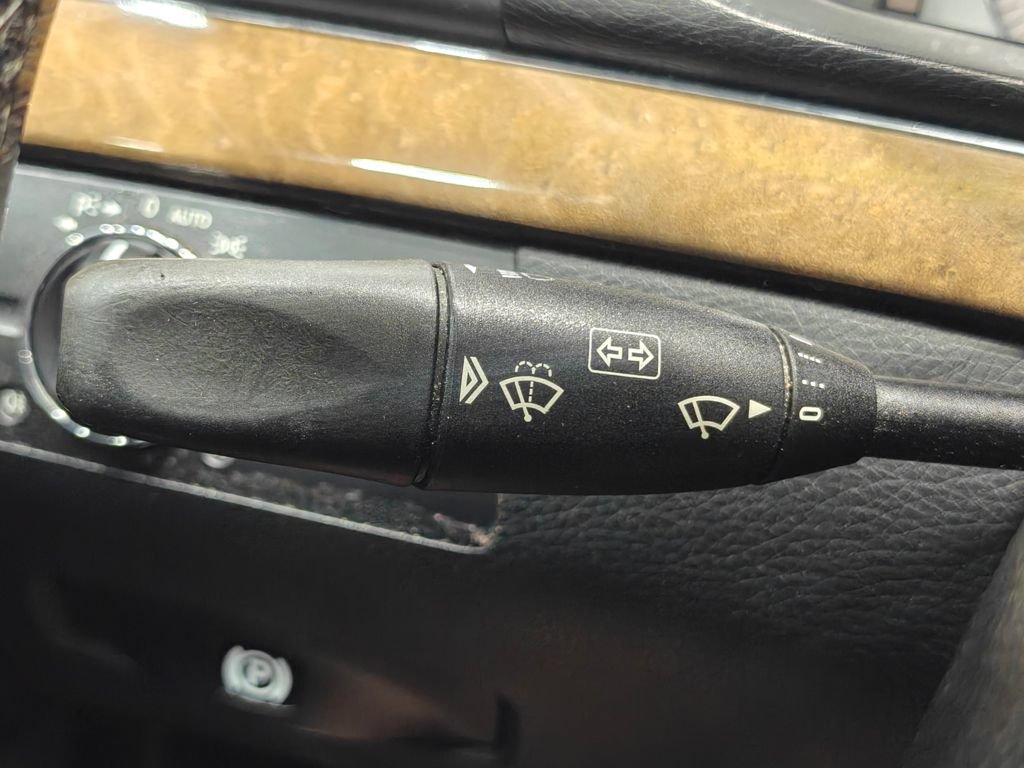 Used 2009 Mercedes-Benz E 350 4MATIC Sedan image 32