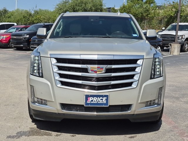Used 2017 Cadillac Escalade Luxury RWD image 2
