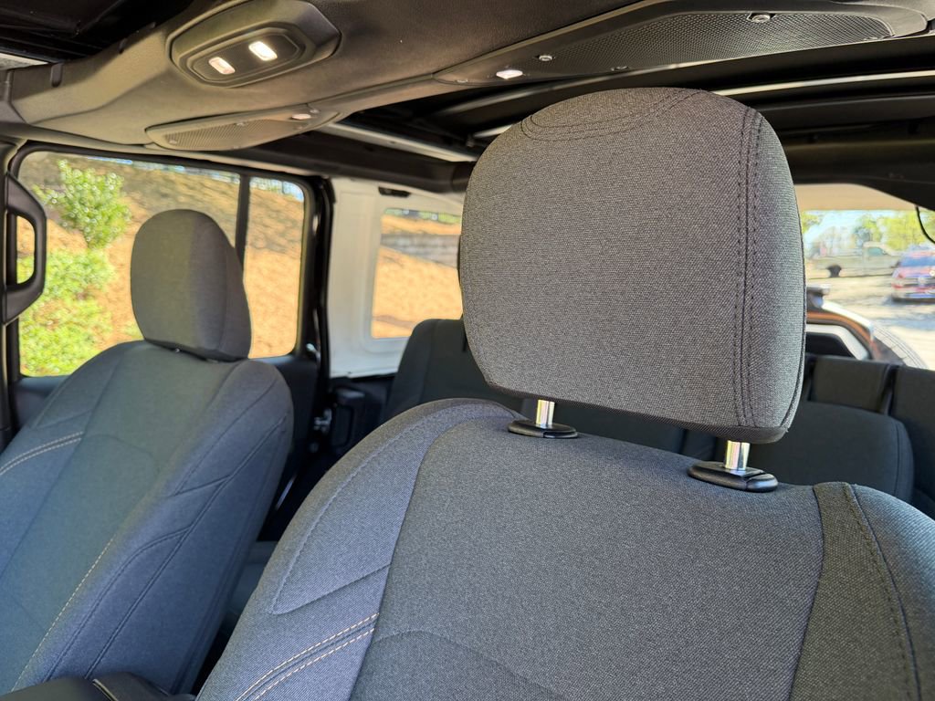 Used 2025 Jeep Wrangler Unlimited Sahara w/ Safety Group image 32