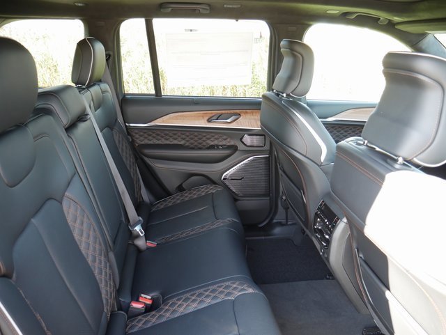 New 2025 Jeep Grand Cherokee Summit image 21