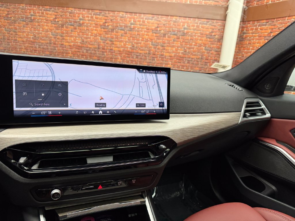 Certified 2025 BMW 330i xDrive Sedan w/ Premium Package AWD/4WD image 18