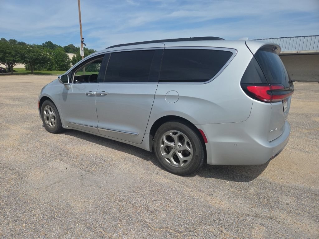 Used 2022 Chrysler Pacifica Limited FWD image 9