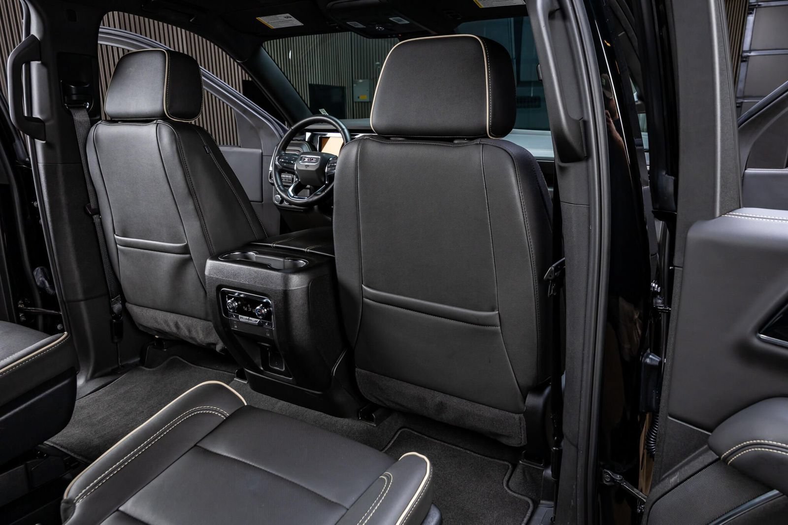 Used 2025 GMC Yukon XL Elevation AWD/4WD image 30
