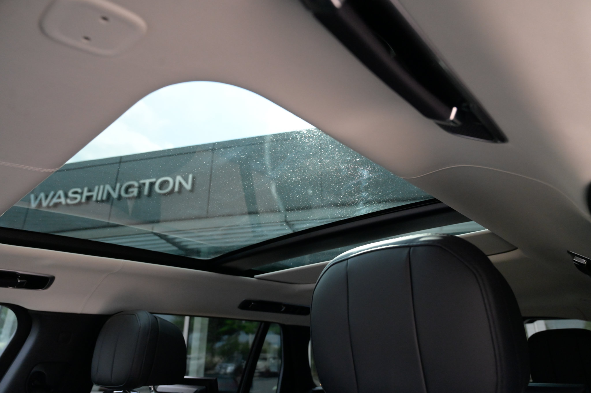 Used 2023 Land Rover Range Rover Long Wheelbase First Edition AWD/4WD image 33