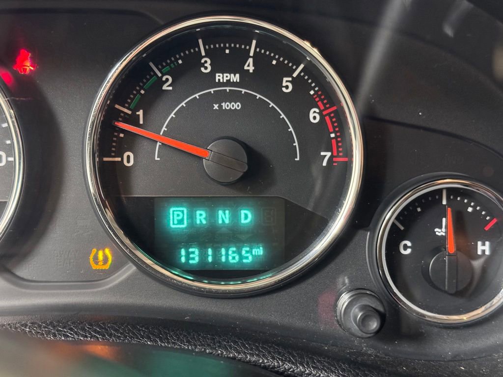 Used 2016 Jeep Wrangler Unlimited Sahara w/ Dual Top Group AWD/4WD image 28