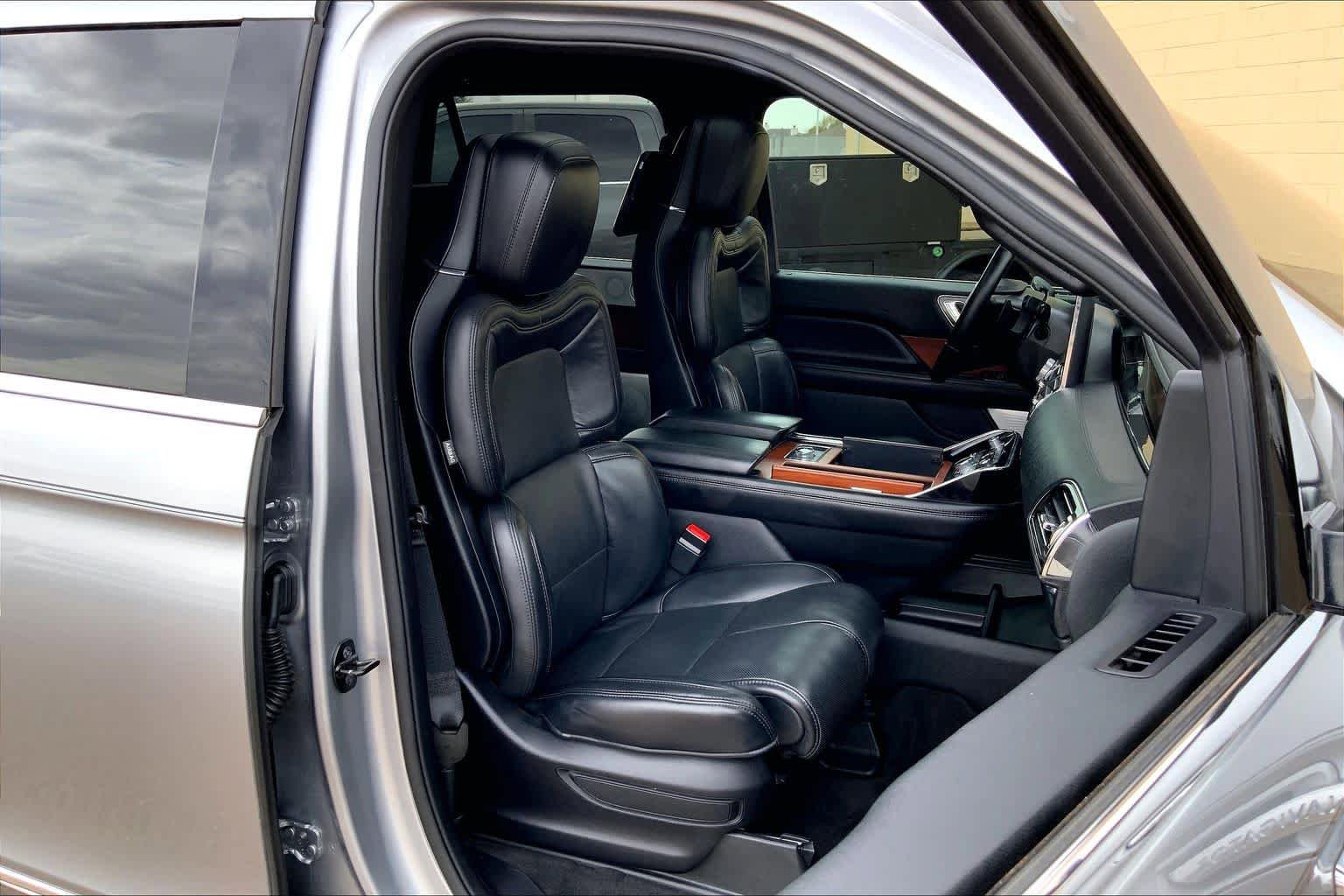 Used 2020 Lincoln Navigator Reserve w/ Luxury Package image 8