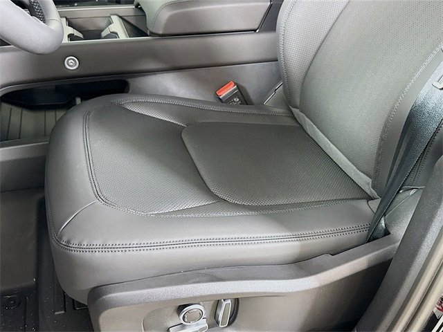 New 2026 Land Rover Defender 130 X-Dynamic SE image 22