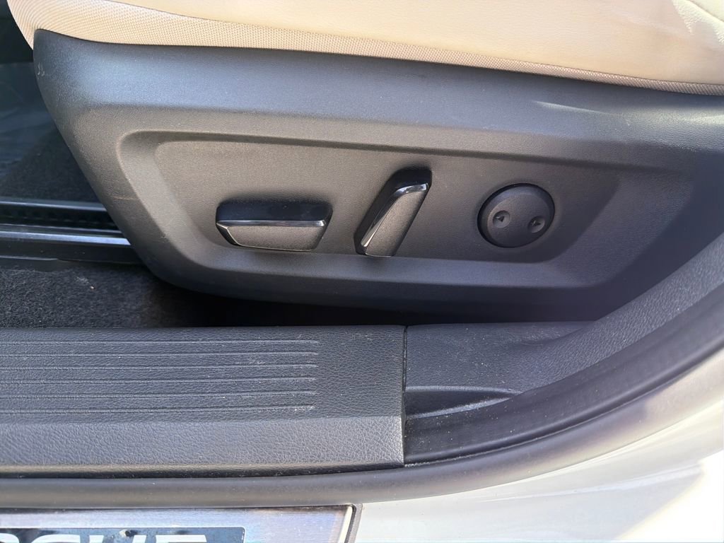 Certified 2021 Nissan Rogue SV w/ Premium Package FWD image 16