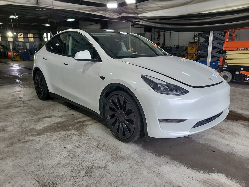 Used 2024 Tesla Model Y Performance AWD/4WD image 3