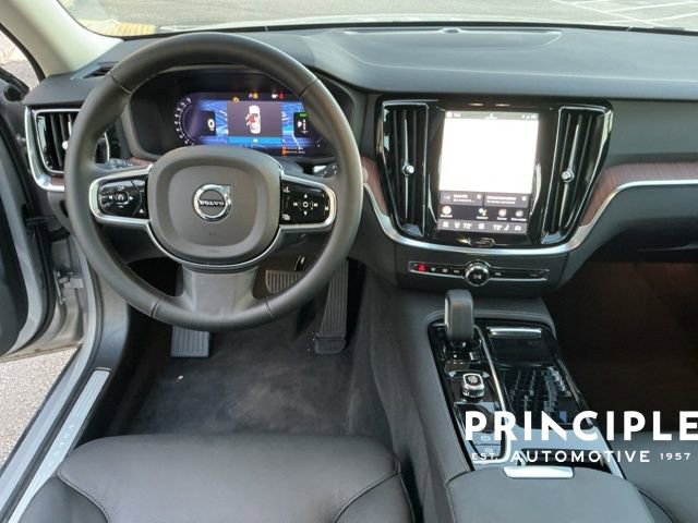 Certified 2025 Volvo S60 T8 Plus AWD/4WD image 14