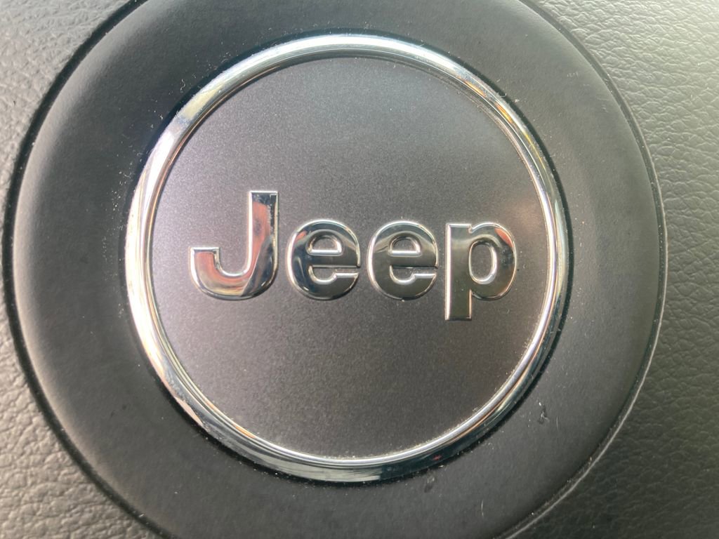 Used 2019 Jeep Cherokee Limited image 26