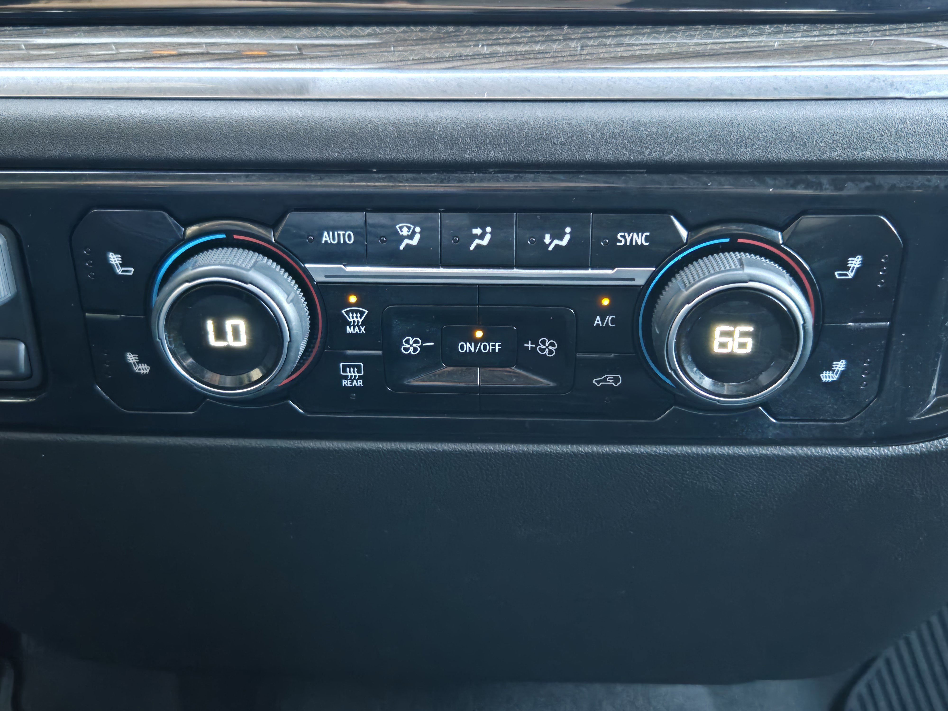 Used 2024 Chevrolet Silverado 1500 LT w/ Convenience Package II image 14