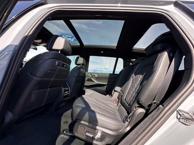 Used 2024 BMW X7 xDrive40i w/ M Sport Package AWD/4WD image 16