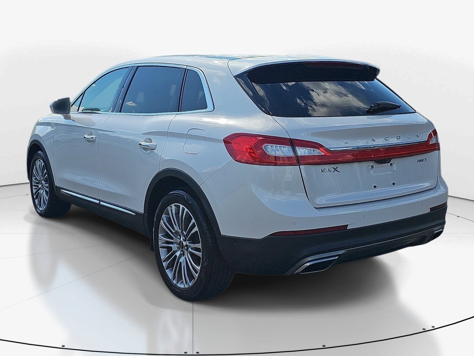 Used 2017 Lincoln MKX Reserve AWD/4WD image 6