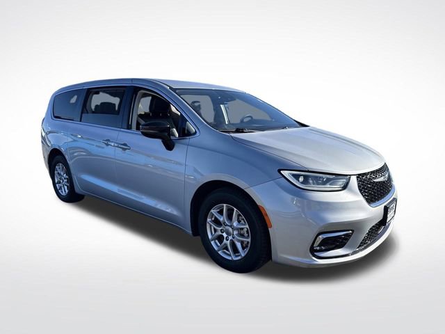 Used 2024 Chrysler Pacifica Touring-L image 10