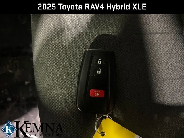 Used 2025 Toyota RAV4 XLE image 27