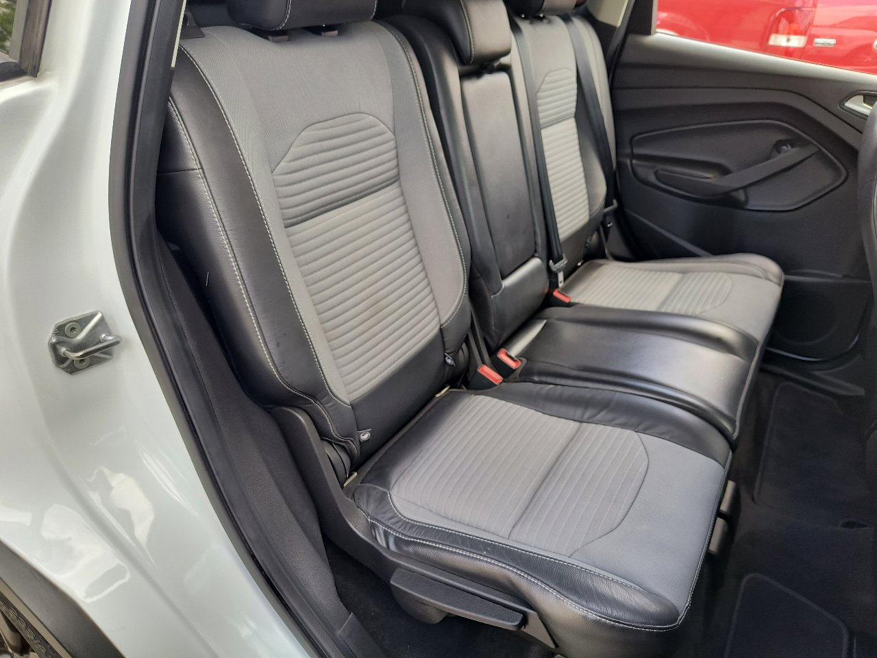 Used 2019 Ford Escape SE image 23