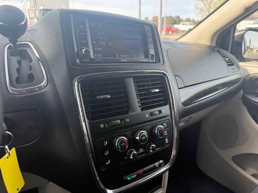 Used 2018 Dodge Grand Caravan SE w/ UConnect Hands-Free Group image 70