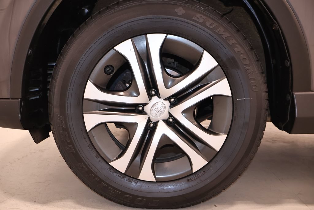 Used 2018 Toyota RAV4 LE w/ Carpet Mat Package AWD/4WD image 32