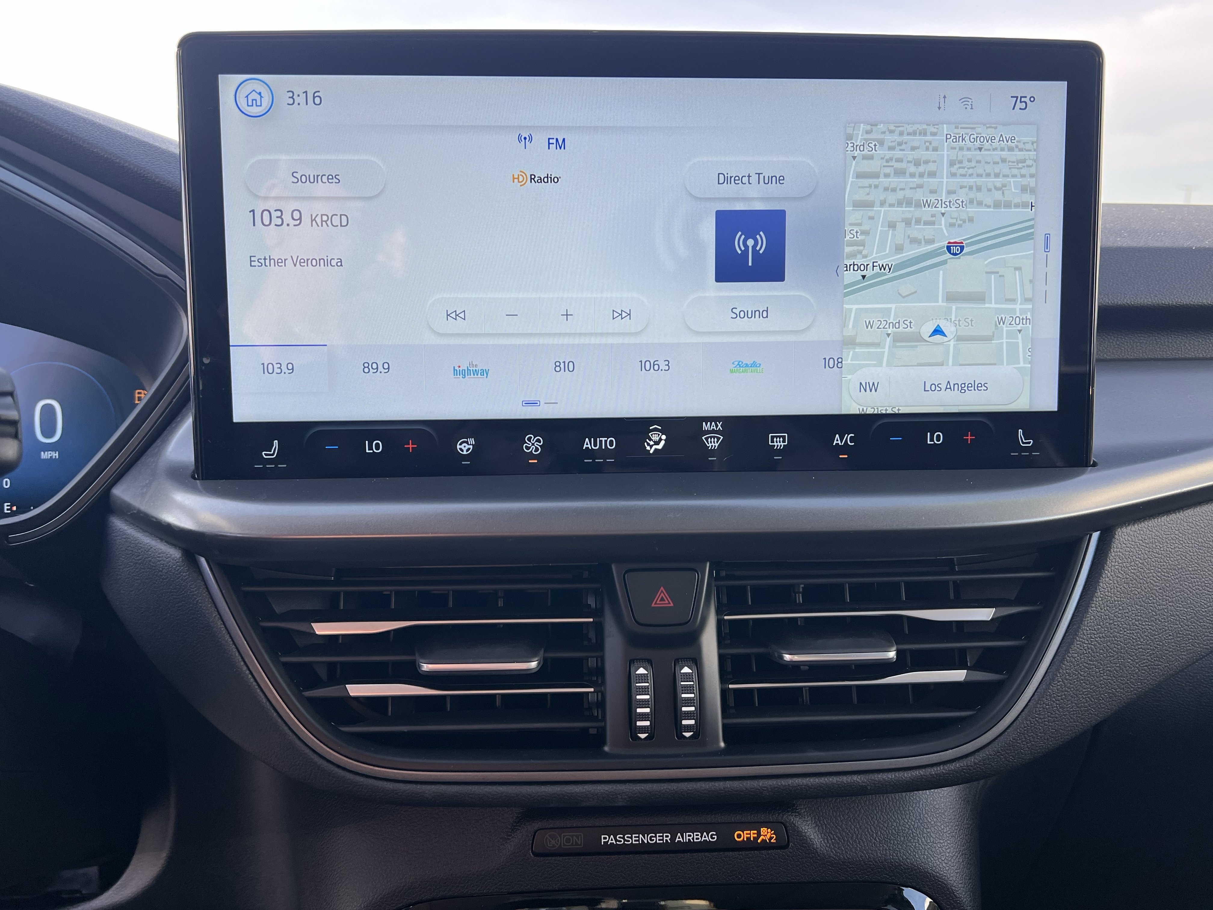 Used 2025 Ford Escape Active w/ Active Premium Tech Pack image 29