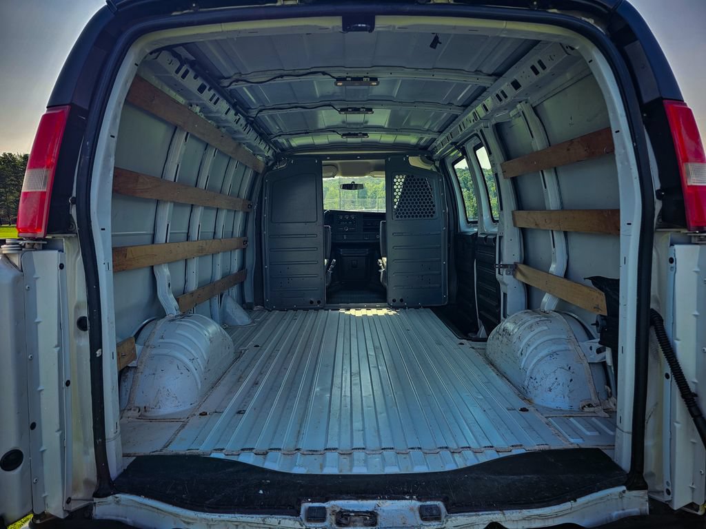 Used 2017 GMC Savana 2500 RWD image 23