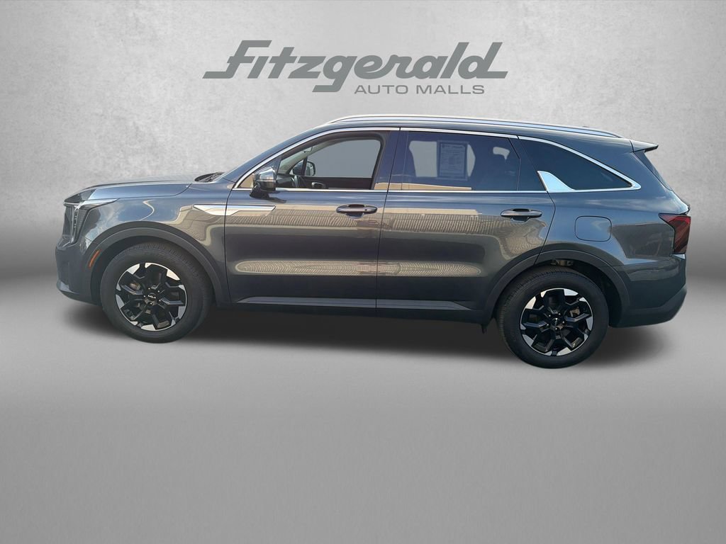 Used 2024 Kia Sorento S w/ Panoramic Sunroof Package FWD image 3