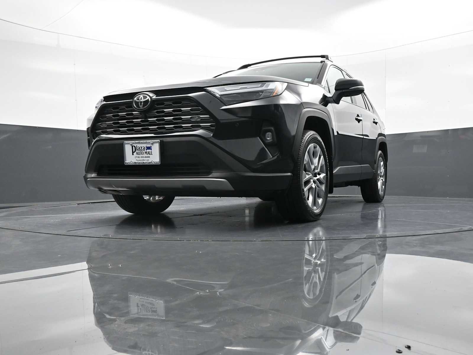 Used 2022 Toyota RAV4 Limited AWD/4WD image 25