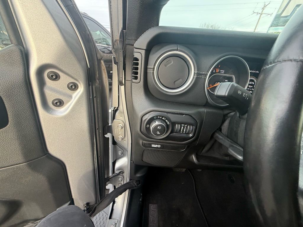 Used 2020 Jeep Gladiator Overland image 20