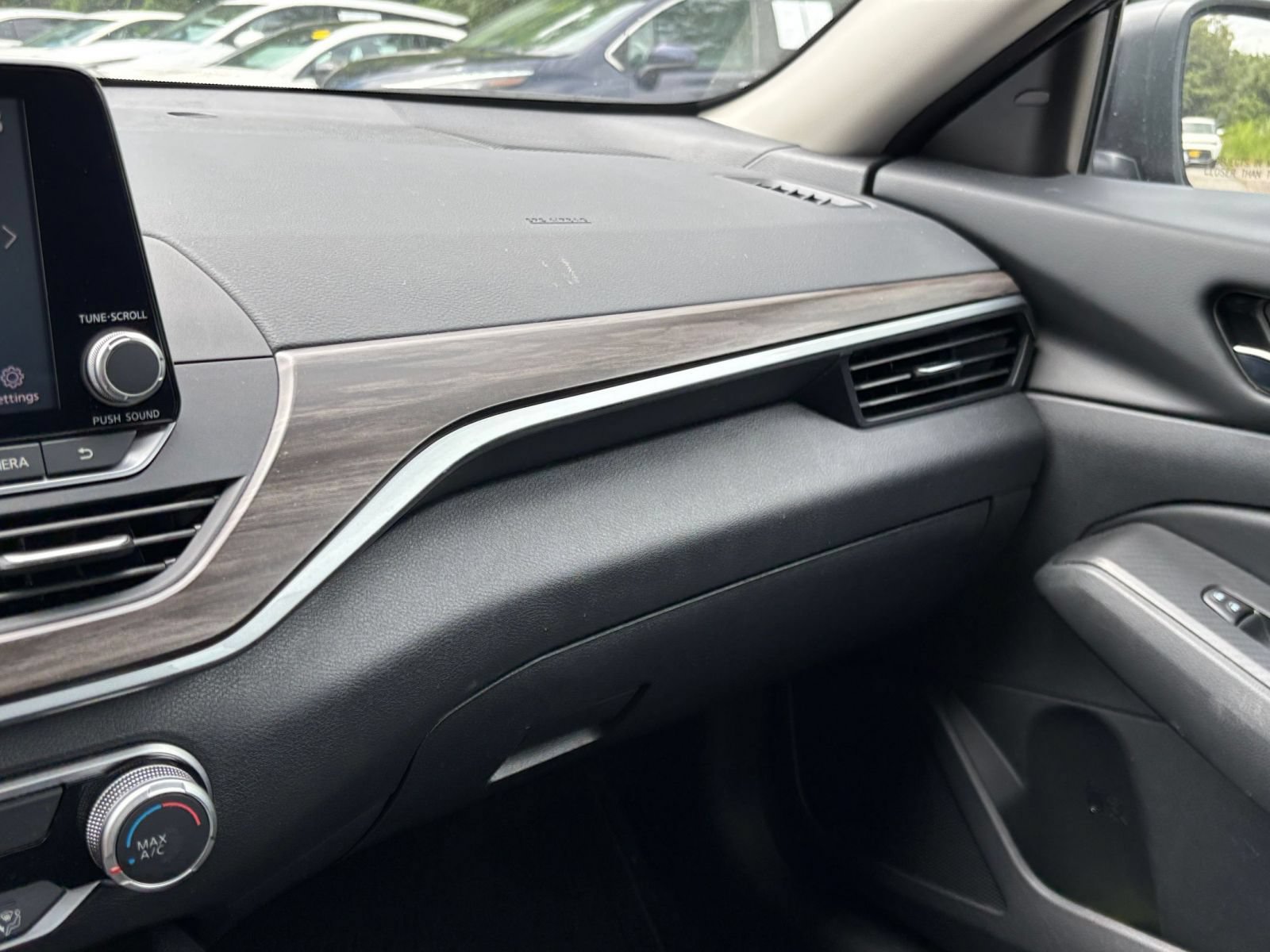 Used 2025 Nissan Altima 2.5 SV FWD image 30