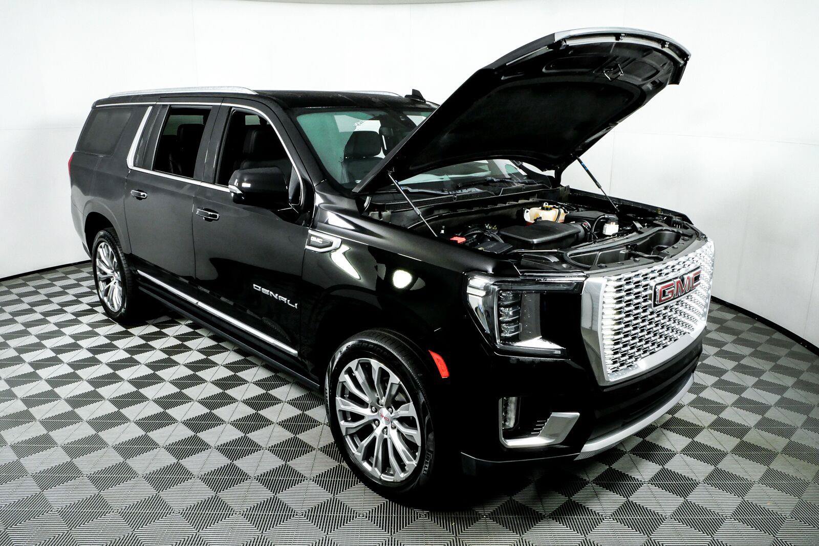 Used 2022 GMC Yukon XL Denali w/ Denali Ultimate Package AWD/4WD image 38
