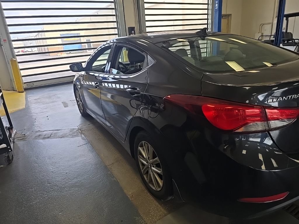 Used 2015 Hyundai Elantra SE w/ Option Group 02 FWD image 4