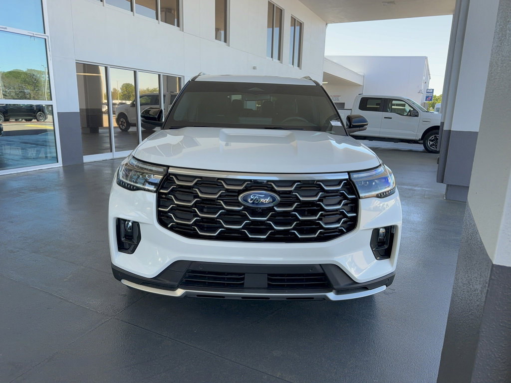 Certified 2025 Ford Explorer Platinum image 3