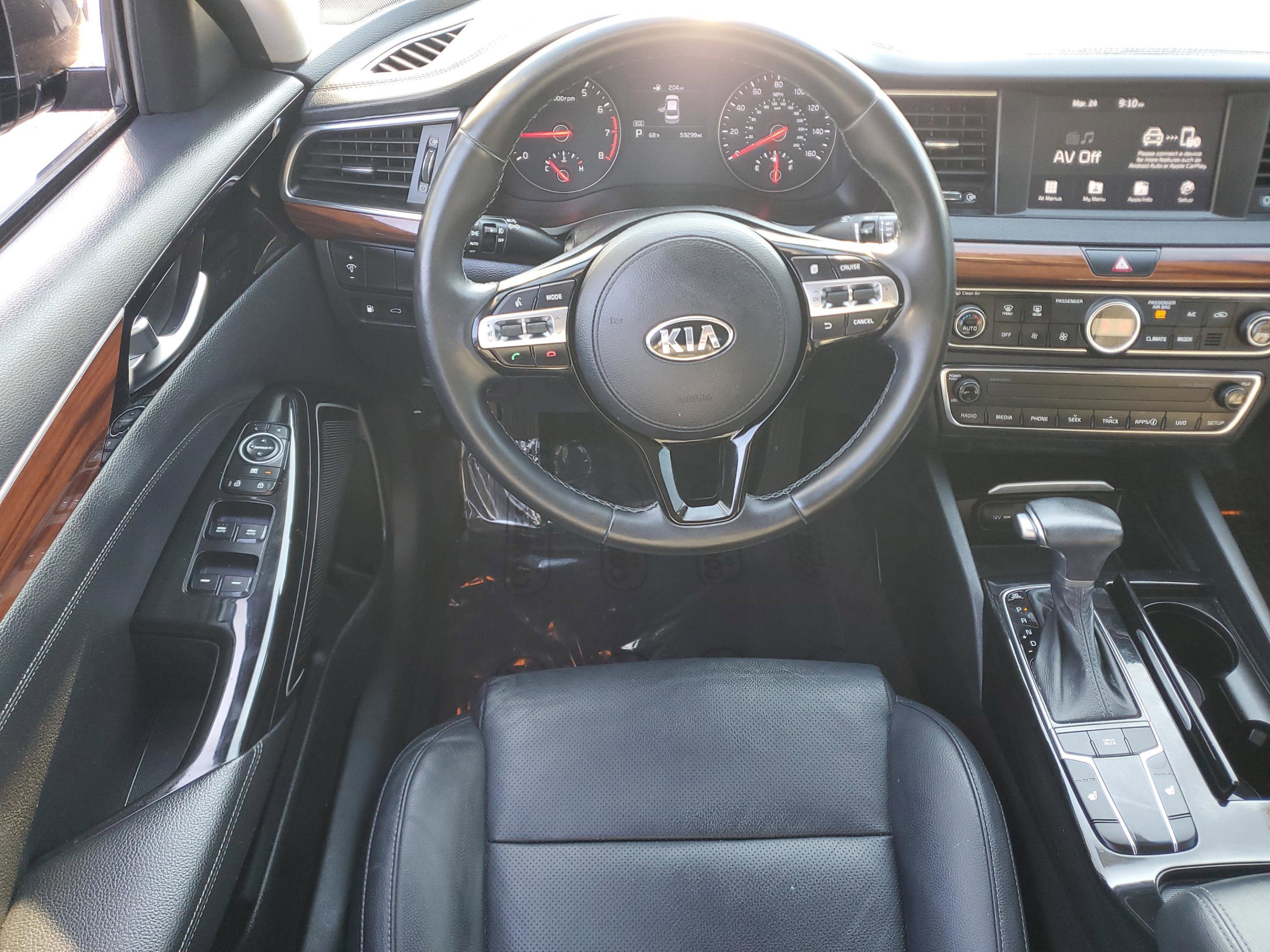 Certified 2018 Kia Cadenza Premium image 13