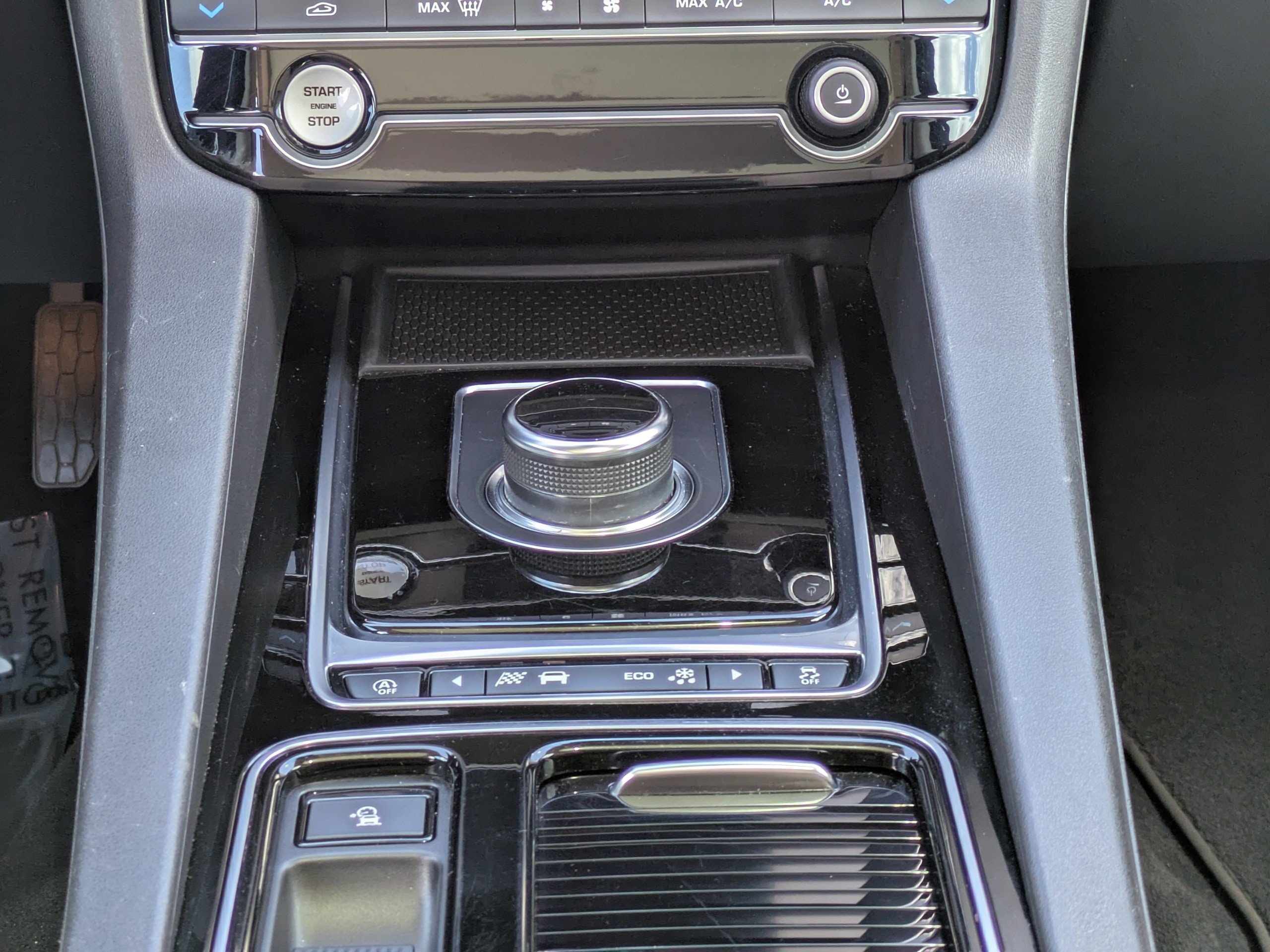 Used 2020 Jaguar F-PACE Premium AWD/4WD image 18