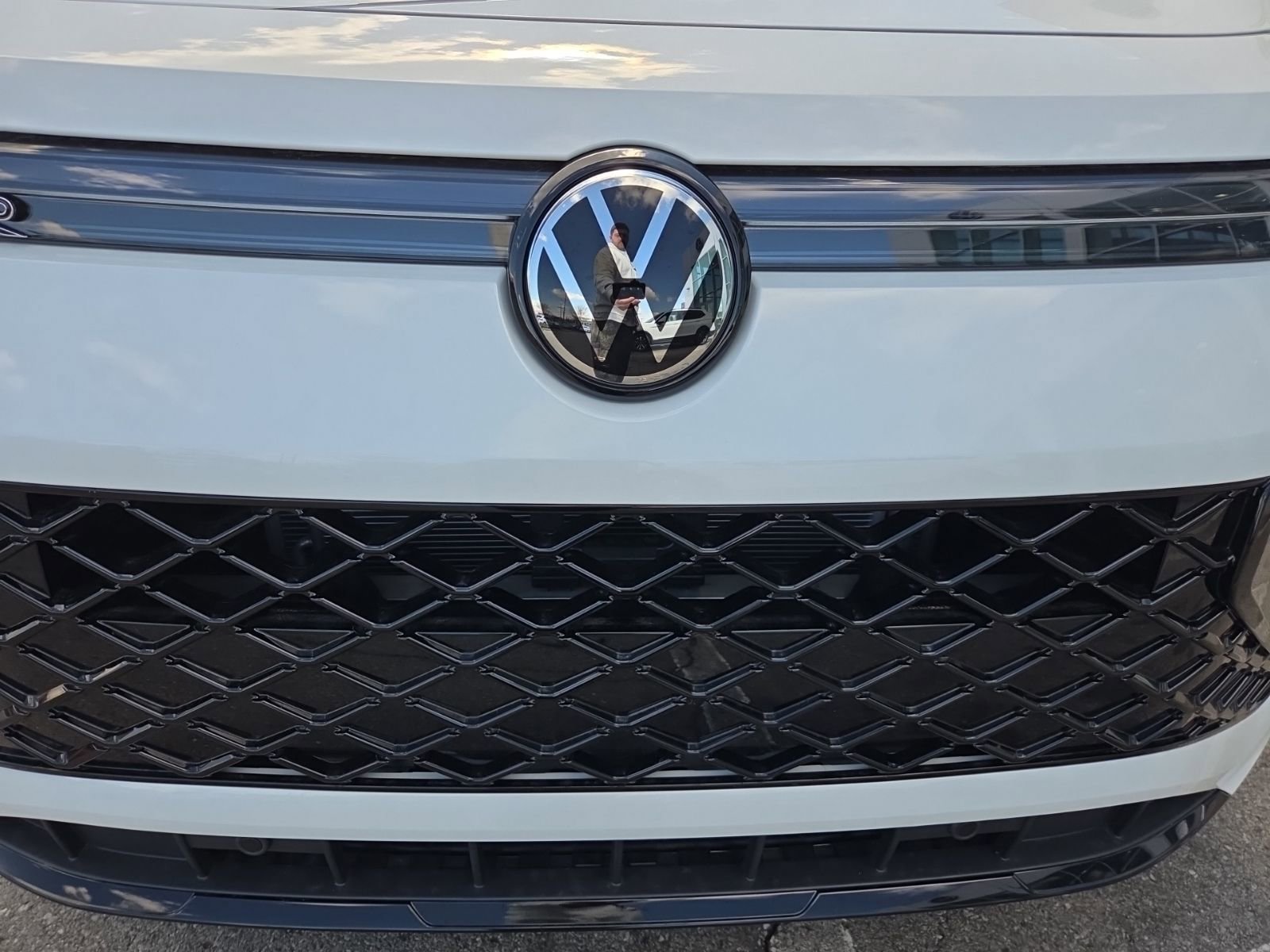 New 2026 Volkswagen Tiguan SE R-Line AWD/4WD image 6