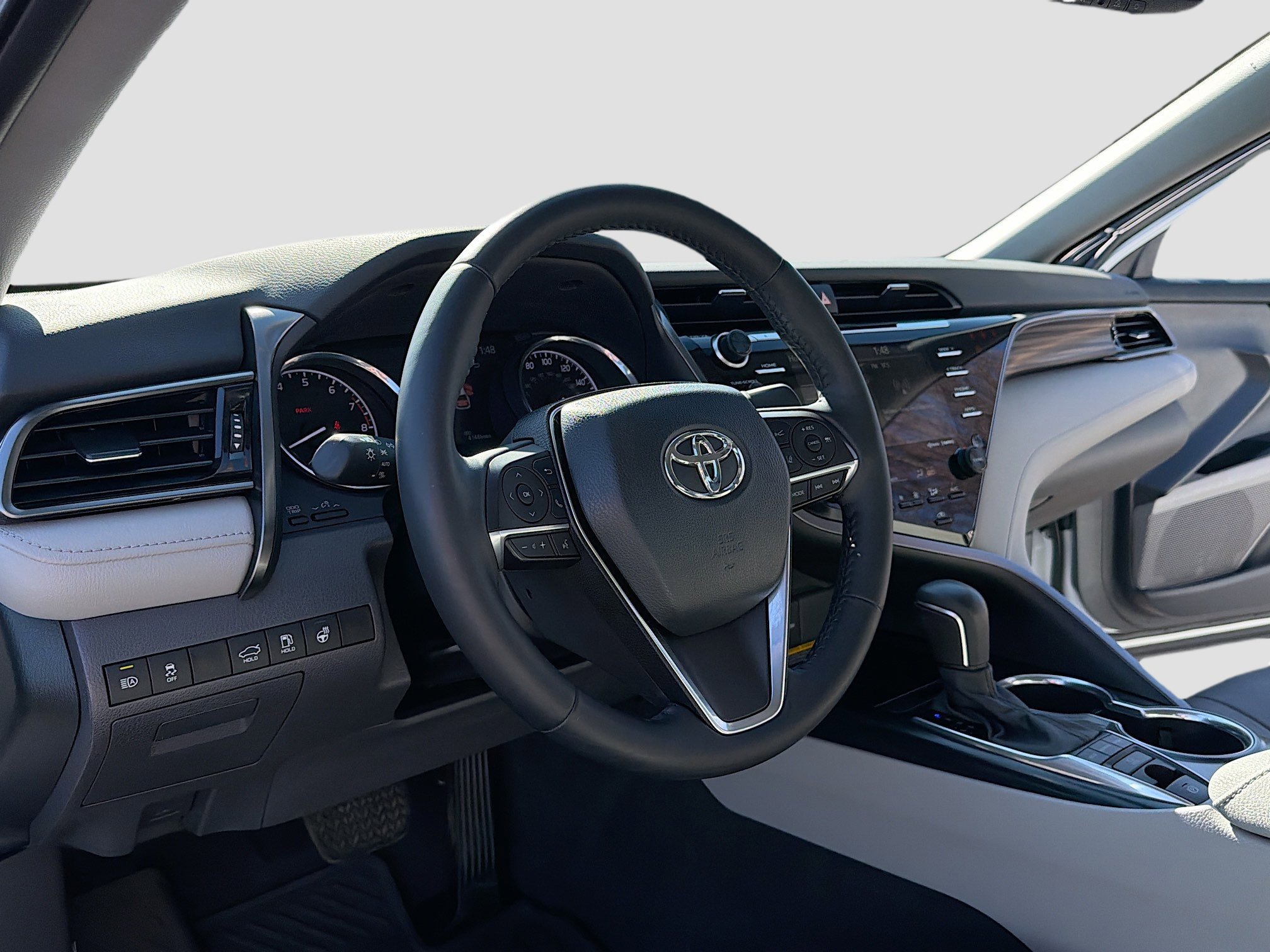 Used 2020 Toyota Camry XLE image 4