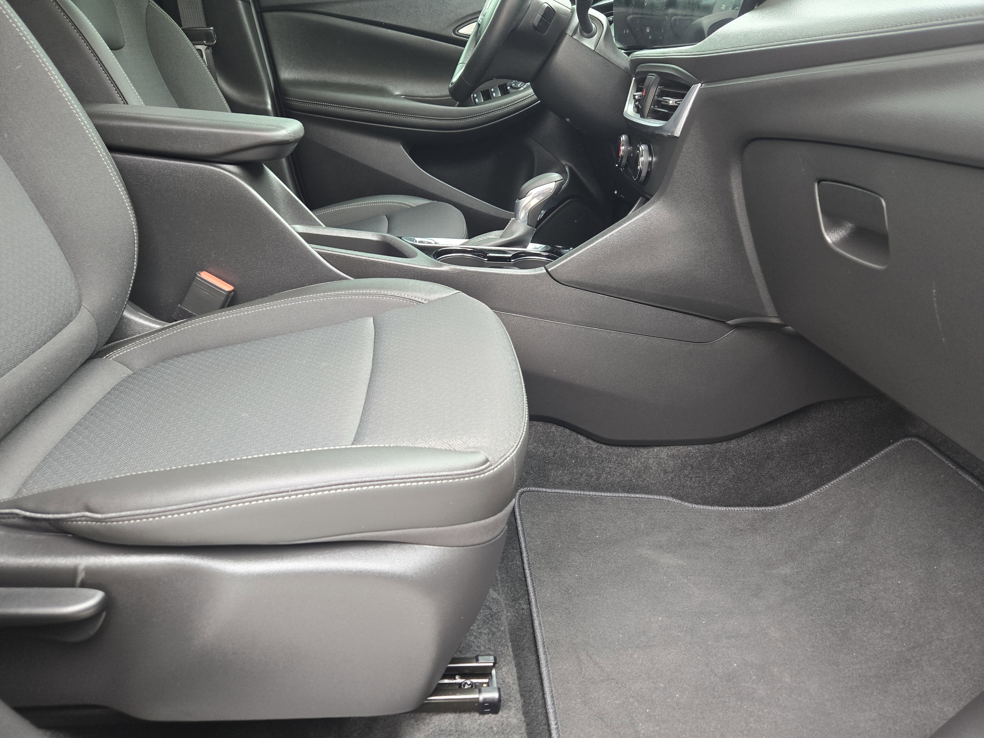 Used 2025 Buick Encore GX Preferred image 16