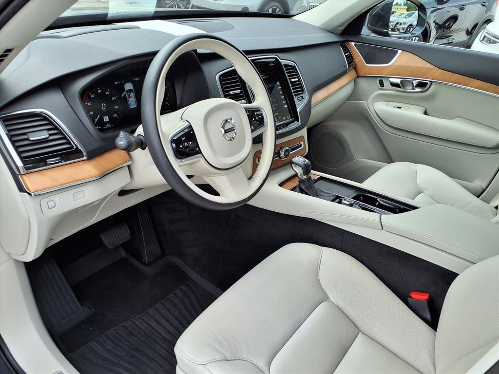 Used 2022 Volvo XC90 T6 Momentum w/ Advanced Package image 20