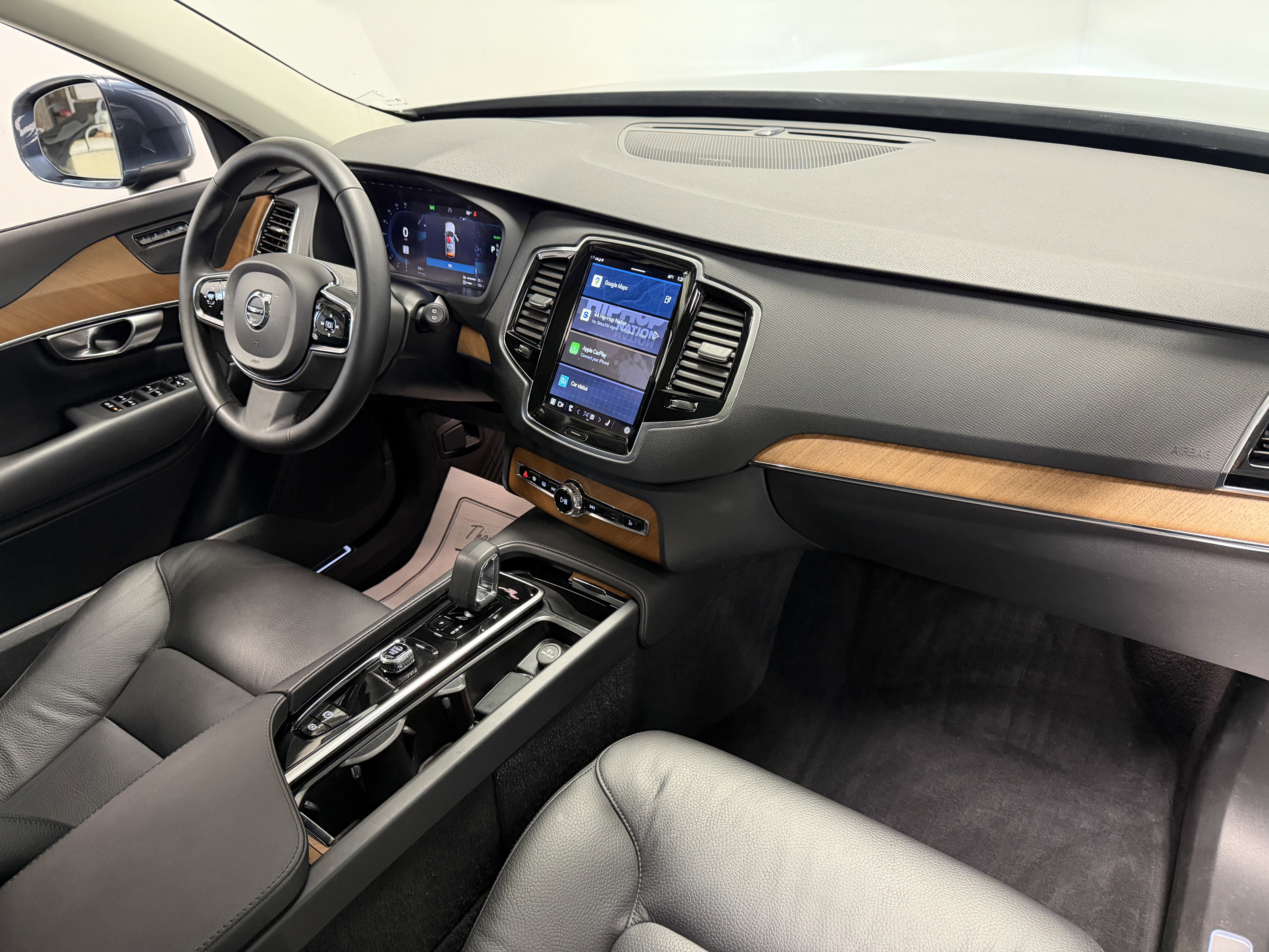 Used 2024 Volvo XC90 T8 Plus w/ Protection Package image 23